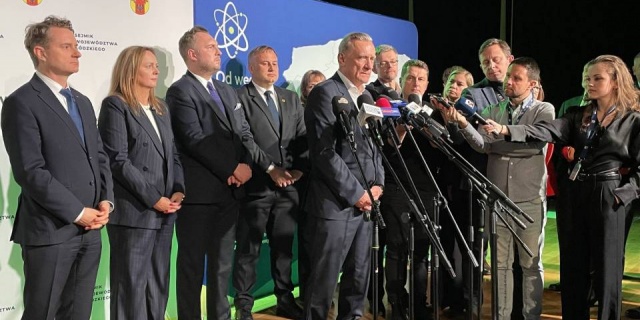 Bełchatów kandydatem na drugą elektrownię jądrową w Polsce. Samorządy mówią „tak”. "Deklaracja Bełchatowska" przyjęta [Foto]