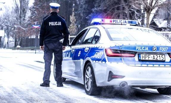 Gołoledź zbiera żniwo na drogach regionu Radomska! Policjanci jeżdżą z kolizji na kolizję