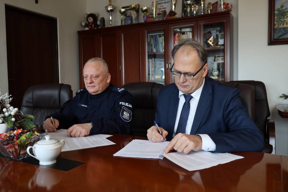 Umowa na patrole ponadnormatywne radomszczańskiej policji podpisana!