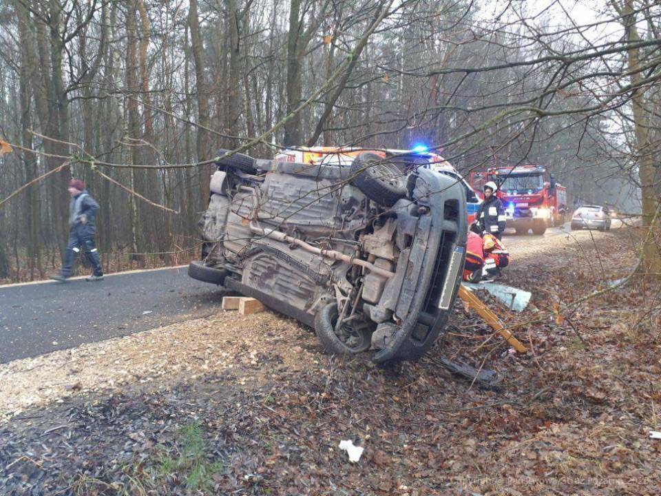Śmiertelny wypadek w gminie Wielgomłyny. Nie żyje 24-letni kierowca
